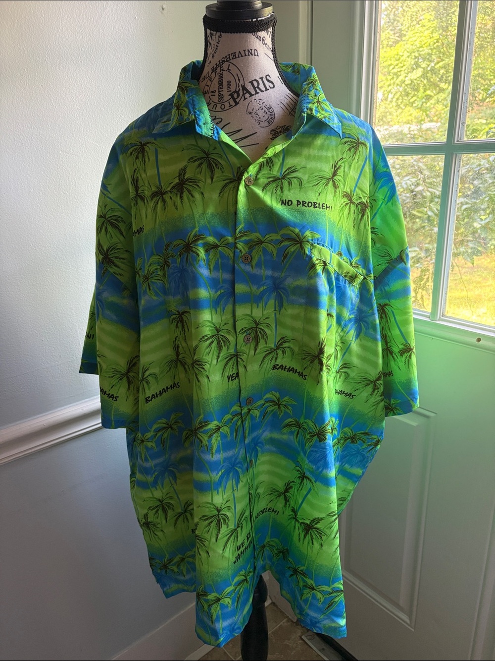 Men's Tropical Palm-Print Short Sleeve Button-Down Shirt in Green & Blue